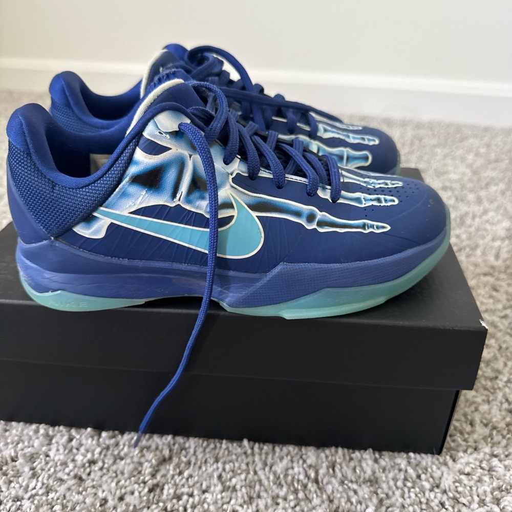 Nike Kobe V (GS) Youth Size 4